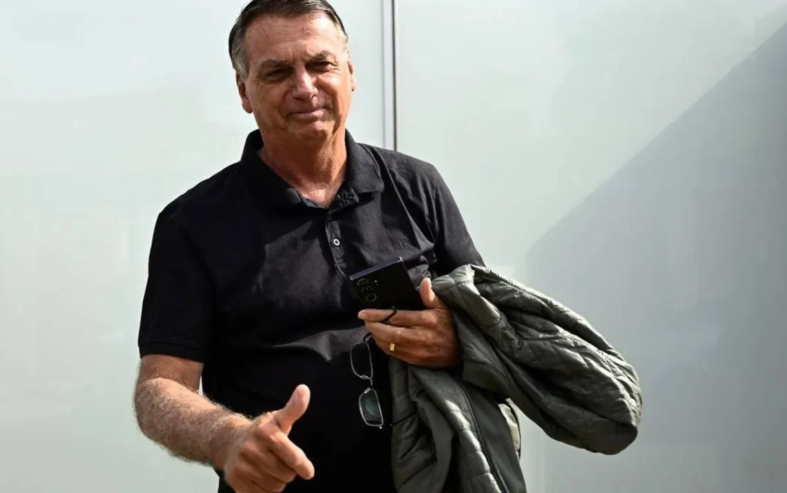 ex-presidente Jair Bolsonaro, ex-mandatário, o investigado