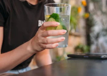 bebida gaseificada, refrigerante amargo