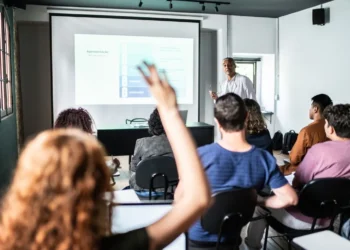 ações, ações da empresa;