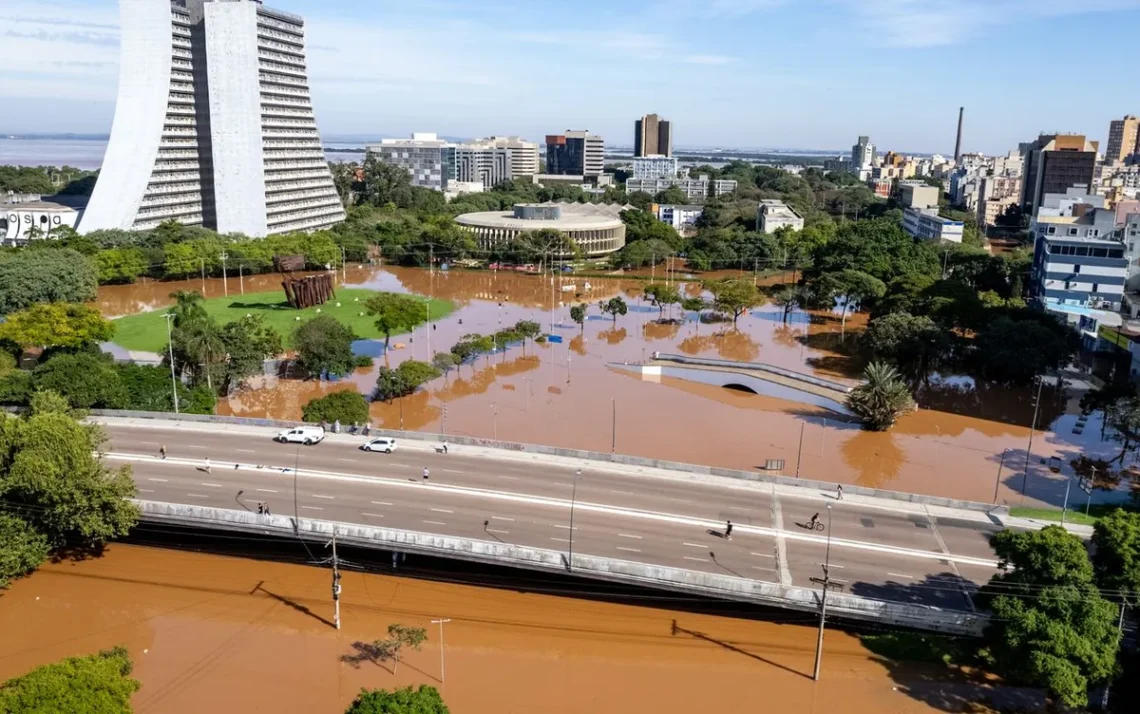 ajuda, assistência;