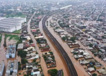 inundações, cheias;