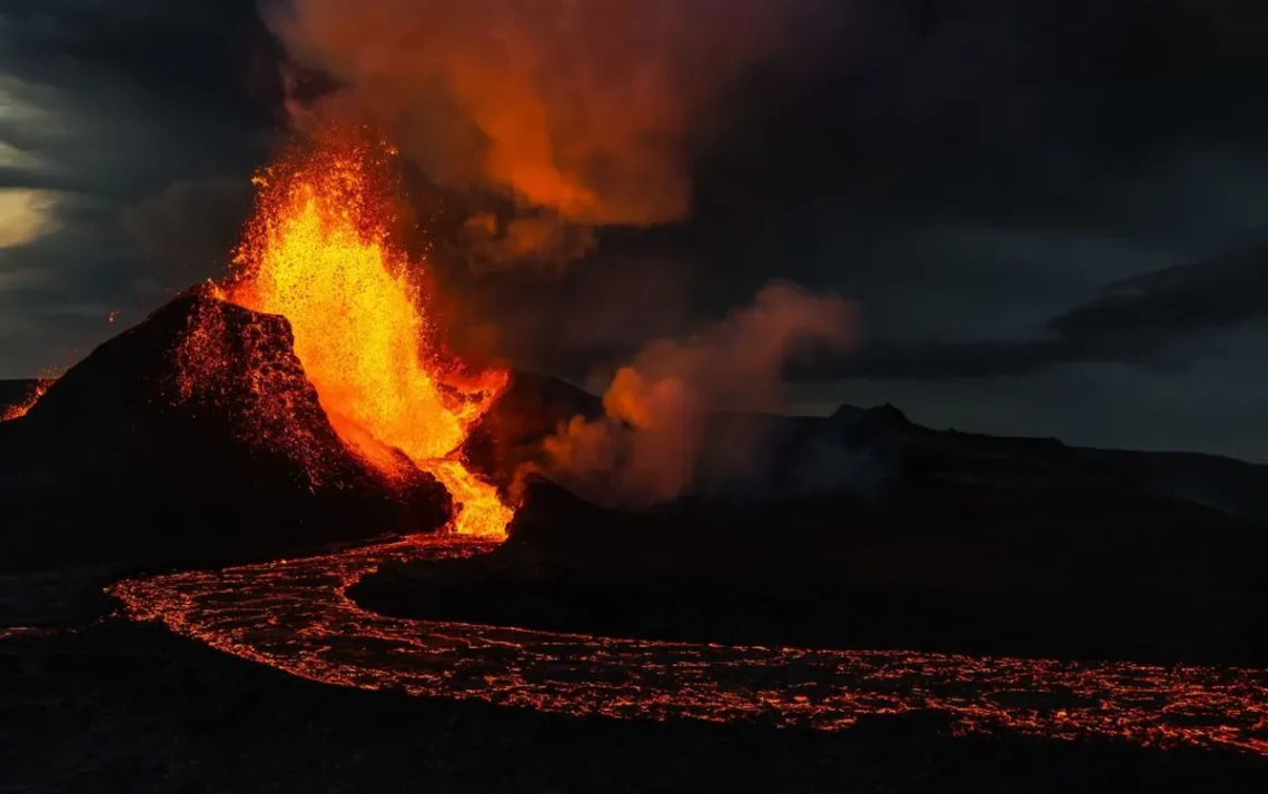 erupções, atividade vulcanica;