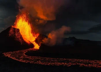 erupções, atividade vulcanica;